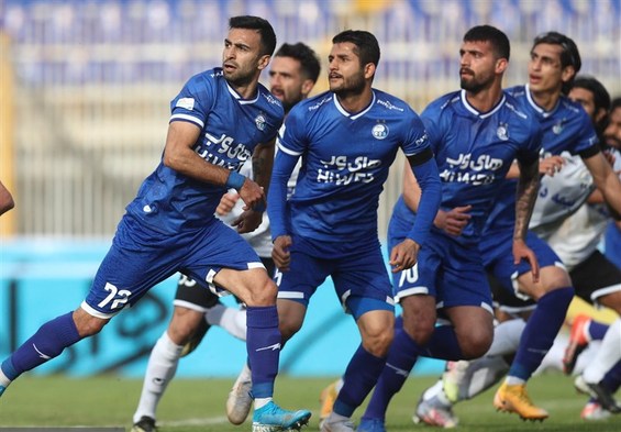 عالمی: استقلال سینوسی بازی میکند