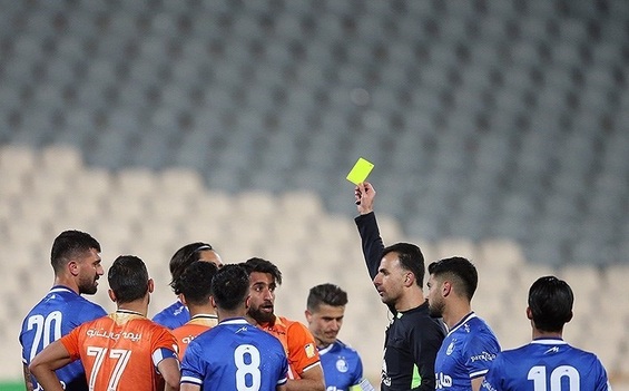 شکوری: بازیکنان استقلال عصبی هستند