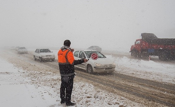 فوتبالیست‌های نوشهری گرفتار بهمن شدند/ یک کشته و چند زخمی در حادثه جاده چالوس