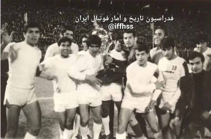 قهرمانی علی پروین با پیکان در شب عید/عکس