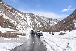 بارش برف در جاده‌های دو استان کشور
