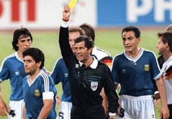 ادعای داور بازی نهایی جام‌جهانی ۱۹۹۰؛ مارادونا قبل از شروع بازی فحاشی می‌کرد