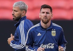 آگوئرو: انتقادات از عمکرد مسی در تیم ملی آرژانتین را درک نمی‌کنم