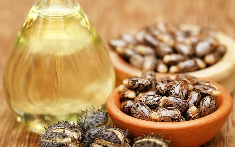 خواص شگفت انگیز روغن کرچک در زیبایی ؛ لب ، گونه، مژه و ابرو خواص شگفت انگیز روغن کرچک در زیبایی ؛ لب ، گونه، مژه و ابرو