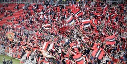10 هزار تماشاگر در رقابت‌های فوتبال جام حذفی مجارستان+تصاویر