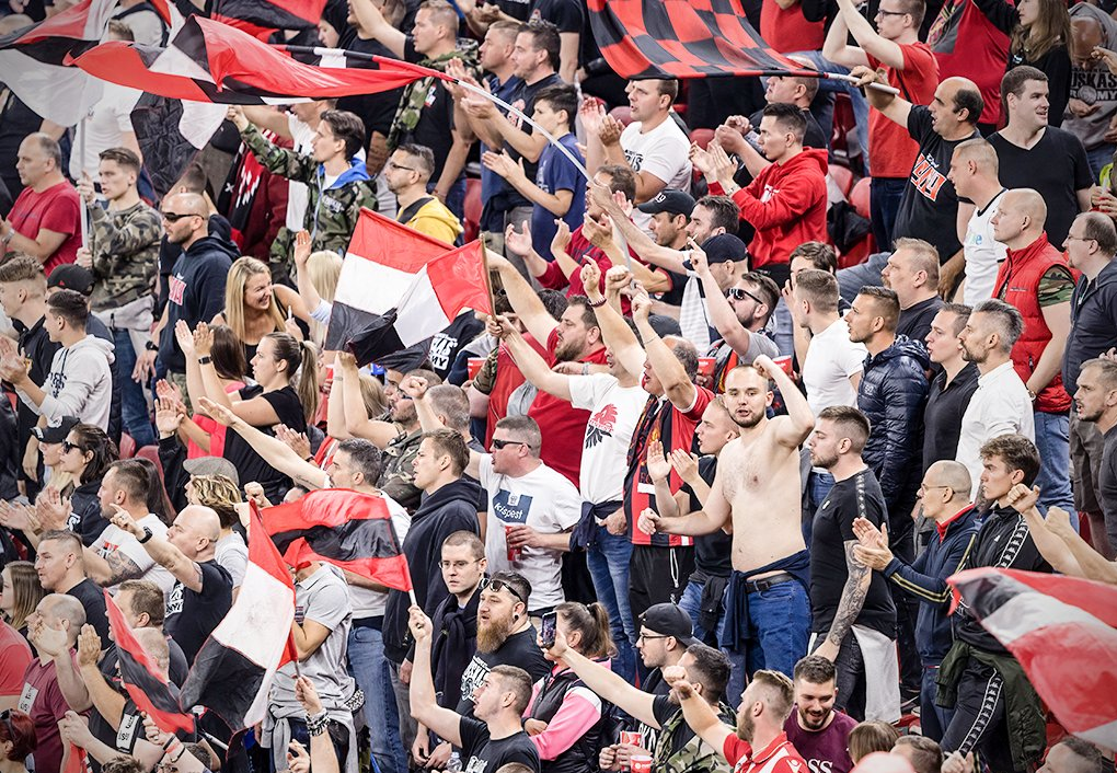 10 هزار تماشاگر در رقابت‌های فوتبال جام حذفی مجارستان+تصاویر