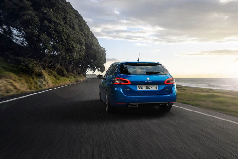 پژو از خودروی ۳۰۸ جدید خود رونمایی کرد پژو از خودروی ۳۰۸ جدید خود رونمایی کرد