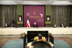 روحانی: از طریق فضای مجازی و سیستم الکترونیک می توان با فساد مبارزه کرد