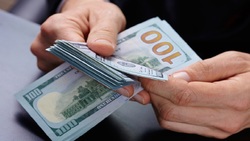 نرخ ارز بین بانکی در ۱۷ تیر؛ قیمت رسمی ۹ ارز کاهش یافت
