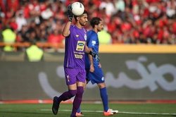 دلیل سجده شکر حسینی در پایان بازی با تراکتور عکس