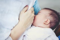 تاکید WHO بر شیردهی مادران مبتلا به کووید-۱۹