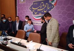 اهدای طلای کشتی فرنگی قهرمانی جهان به مدافعان سلامت در خوزستان