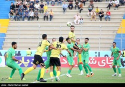 لیگ برتر فوتبال| برتری یک نیمه‌ای نفت آبادان مقابل پارس جنوبی  برق ورزشگاه قطع شد