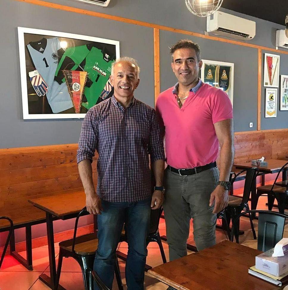 عقاب و سیم خاردار در یک قاب+عکس عقاب و سیم خاردار در یک قاب+عکس