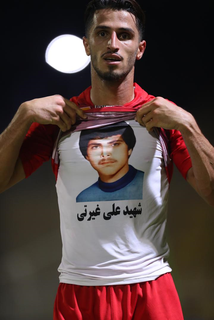 آشنایی با شهیدی که گلزن پرسپولیس عکسش را نمایش داد+عکس آشنایی با شهیدی که گلزن پرسپولیس عکسش را نمایش داد+عکس