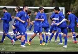 آغاز اصلاح قرارداد بازیکنان استقلال/ رقم قراردادها کم می‌شود