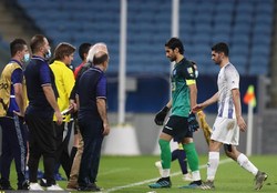 از اعتراض حسینی به پزشک تیم تا انتشار عجیب چت‌های خصوصی بازیکن استقلال