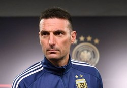 اسکالونی: پیتی به دلیل بازی در خاورمیانه از تیم ملی کنار گذاشته نمی‌شود