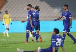 بیانی: استقلال بد بازی می‌کند و قواره قهرمانی ندارد