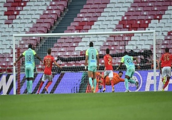 لیگ برتر پرتغال| شکست ماریتیمو در خانه بنفیکا در حضور ۹۰ دقیقه‌ای علیپور و عابدزاده