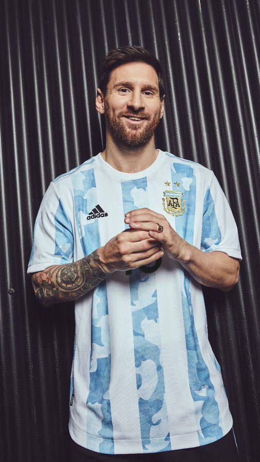 رونمایی از طرح جذاب پیراهن تیم ملی آرژانتین/عکس
