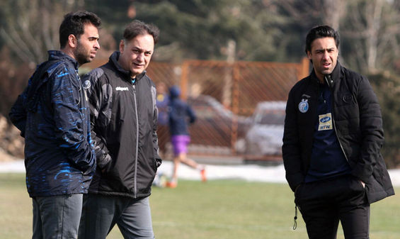 دروازه‌بان استقلال باید خودش تصمیم بگیرد/ سرمایه فوتبال ایران را از دست ندهیم