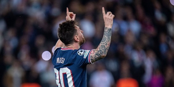 مسی برنده انگشتر بهترین بازیکن سال جهان شد+عکس