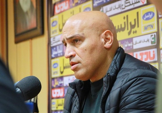 علیرضا منصوریان: ۱۴هفته است بازیکنان نفت پول نگرفتهاند