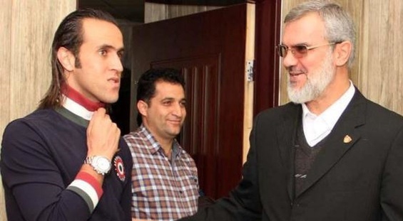 پرسپولیس و استقلال ورشکسته هستند/ نمی‌شود با «قربان صدقه رفتن» ای اف سی را راضی کرد