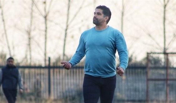 مجیدی گوش هایش را ببندد و استقلال را قهرمان کند/ فرهاد هر کاری کند باز می گویند لنگش کن!