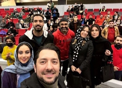 سلفی گرفتن بهرام رادان، پژمان جمشیدی، ترلان پروانه و ... در اکران مردمی «گربه سیاه»/ عکس 