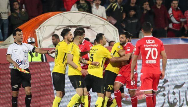 تاریخچه بازی های جنجالی سپاهان و پرسپولیس و چشم هایی که دیگر فوتبال ندیدند