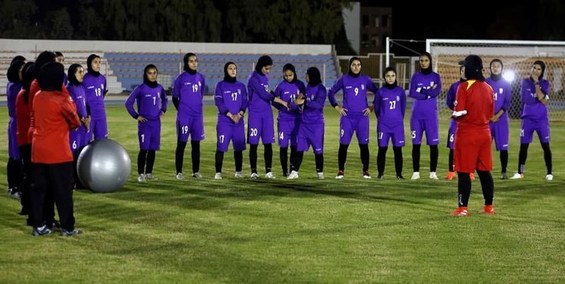 حضور مشاور رئیس جمهوری در تمرین فوتبال