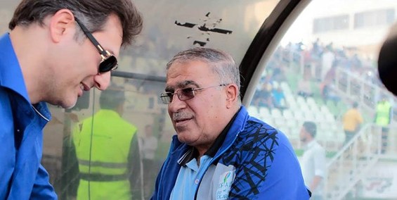 حاشیه بازی استقلال و فولاد| اسطوره استقلالی‌ها را به ورزشگاه راه نمی‌دادند/ تصویر سردار دل‌ها روی سکوهای آزادی