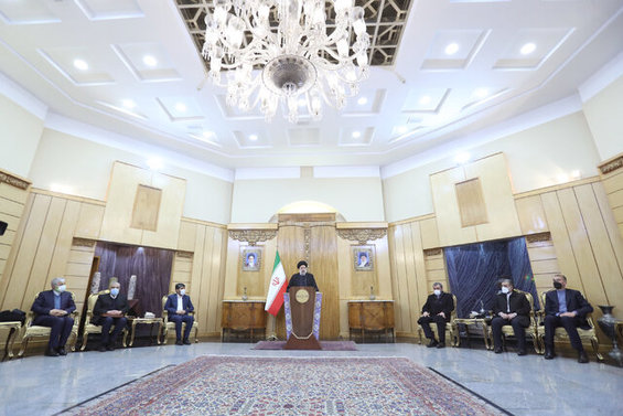 تهران و مسکو میتوانند در جهت شکست سلطه دلار بر روابط پولی و بانکی گام بردارند