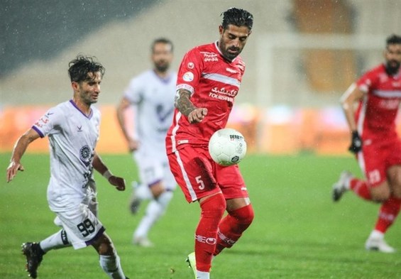 مدافع پرسپولیس برای ماندن یا جدایی تا پایان هفته تصمیم میگیرد