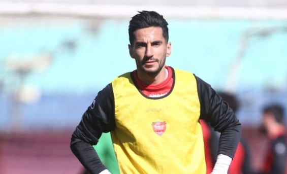 حمله بازیکنان پرسپولیس به مدافع جنجالی با کیک+عکس