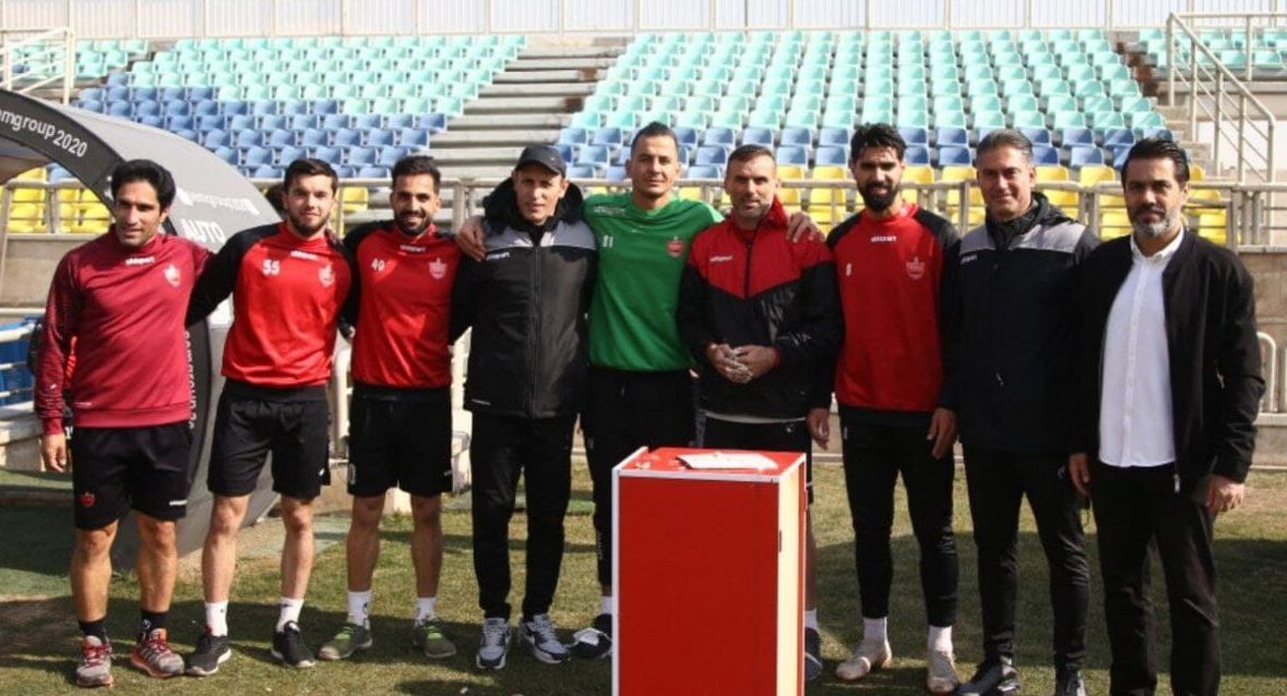 عکس| جشن تولد جلال حسینی در تمرین امروز پرسپولیس