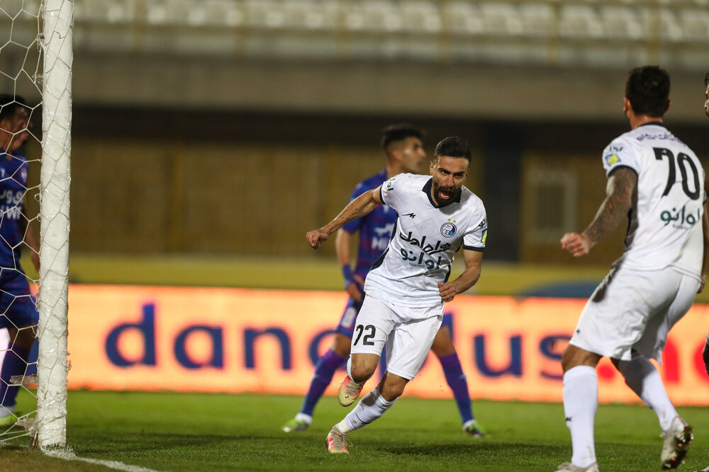 گیتاریست آبی، اسلحه پنهان مجیدی/عکس