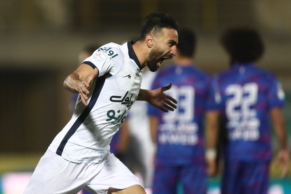 گیتاریست آبی، اسلحه پنهان مجیدی/عکس