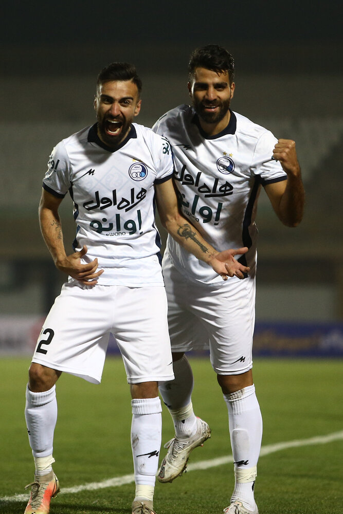 گیتاریست آبی، اسلحه پنهان مجیدی/عکس