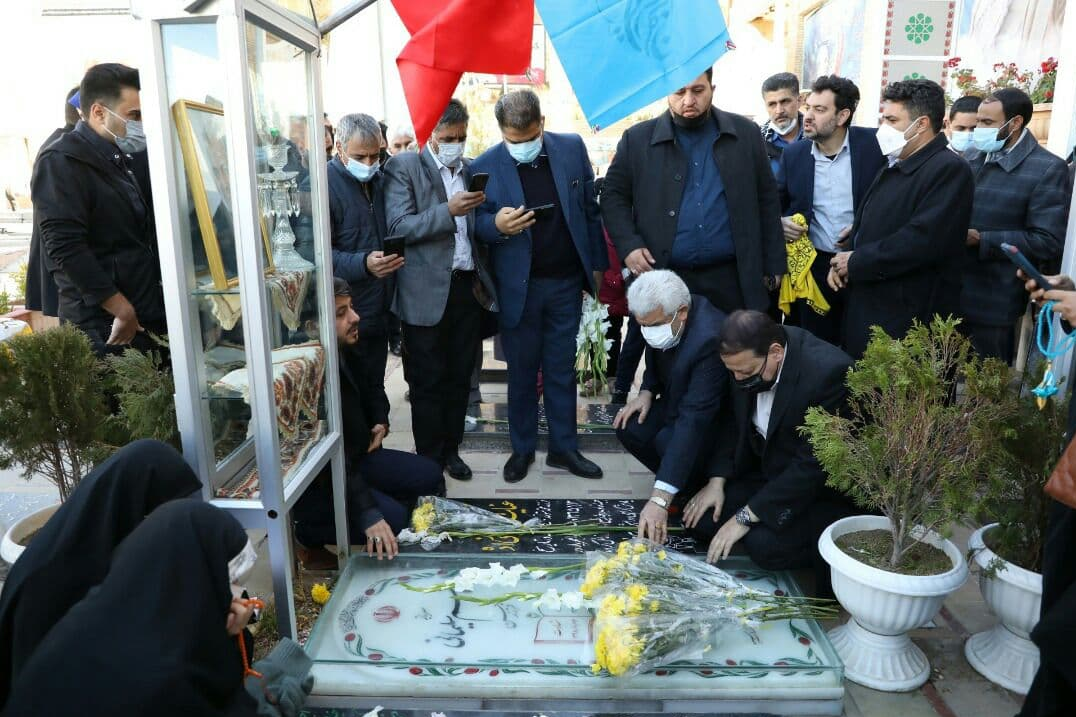 ادای احترام مدیرعامل سپاهان به سردار سلیمانی+عکس