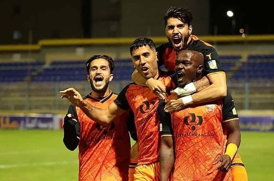 مهاجم سابق پرسپولیس و استقلال دو رقمی شد/ کفش طلا در دستان بازیکن مس