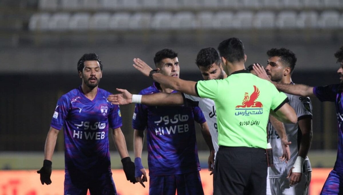 صدرنشینی استقلال وزارت ورزش را آبی کرد!