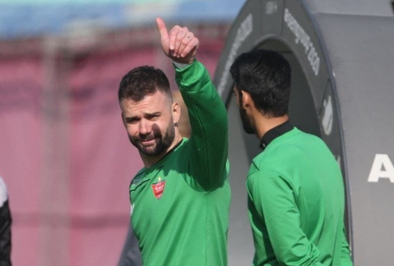 واکنش دروازهبان جنجالی به اظهارات مدیرعامل پرسپولیس