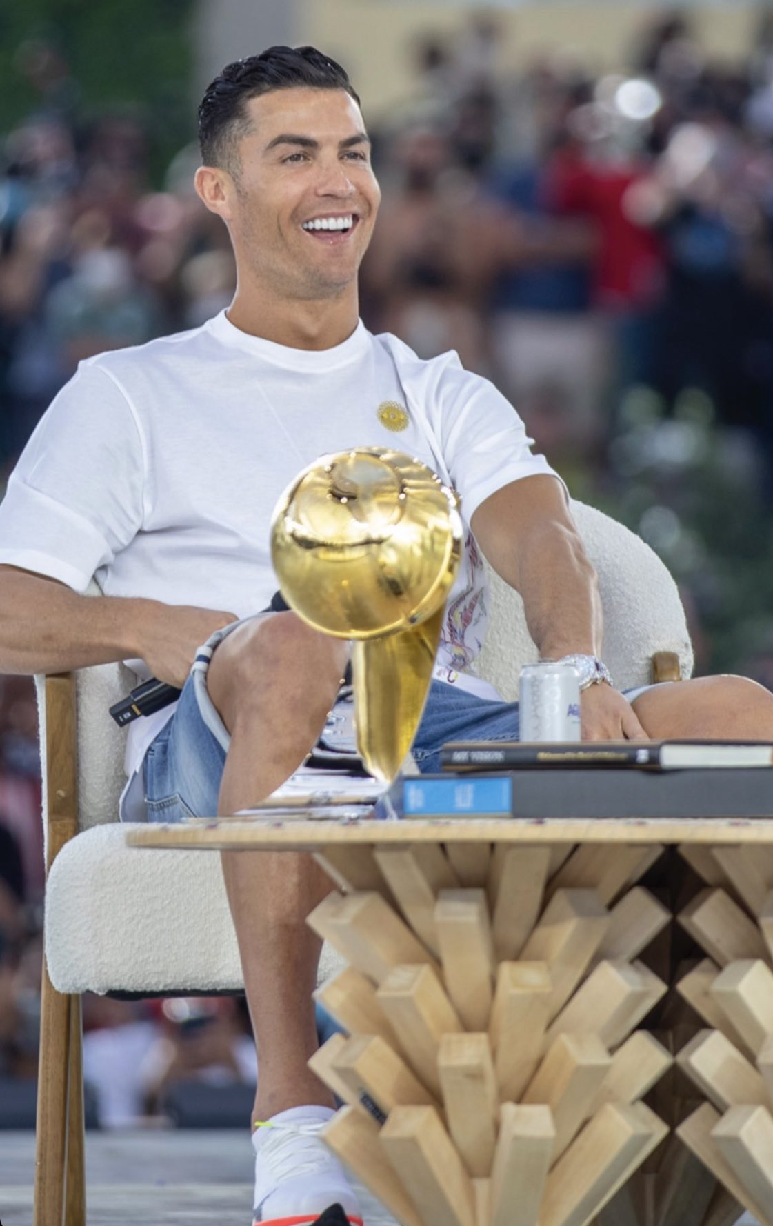 طراحی جالب اماراتیها برای سخنرانی رونالدو+ عکس طراحی جالب اماراتیها برای سخنرانی رونالدو+ عکس