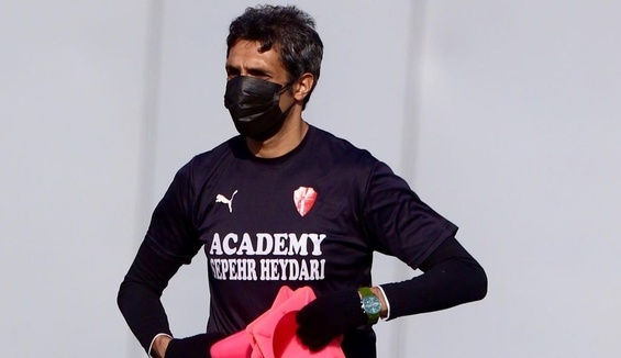 هیچ وقت نگاه عادلانه بین پرسپولیس و استقلال وجود نداشته برای پرسپولیس همیشه مشکل وجود دارد