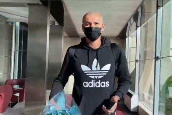 مدافع مدنظر استقلال برای آمدن به ایران با چه کسی مشورت کرد؟