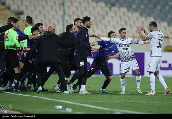 دلیل اخطارها و اخراج‌ها در بازی استقلال - گل‌گهر مشخص شد