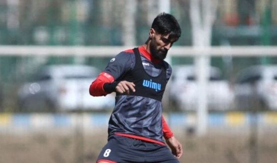 هافبک جنجالی پرسپولیس در لیست خروج گلمحمدی/ خطر محرومیت بیخ گوش پرسپولیس!